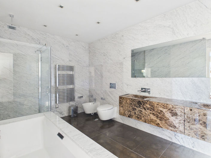 Image No.30-9 Bed House for sale