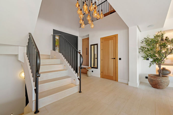Image No.17-6 Bed House for sale