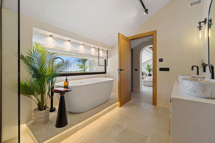 Image No.19-6 Bed House for sale