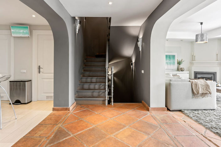 Image No.12-5 Bed House for sale
