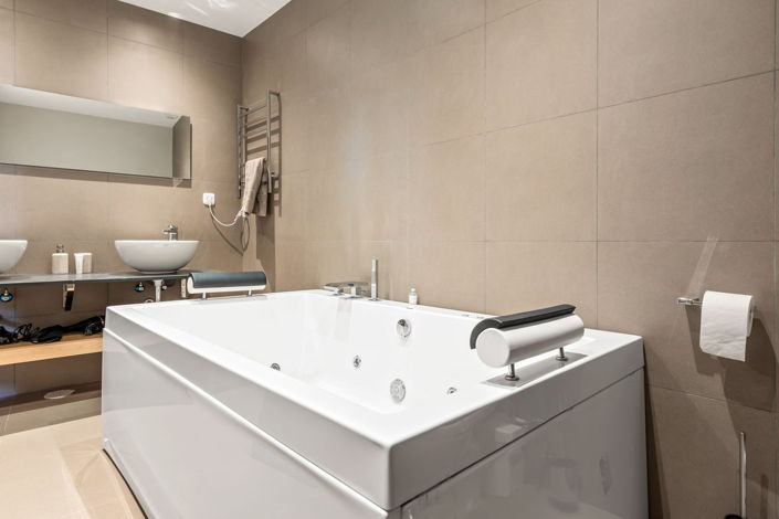 Image No.20-5 Bed House for sale