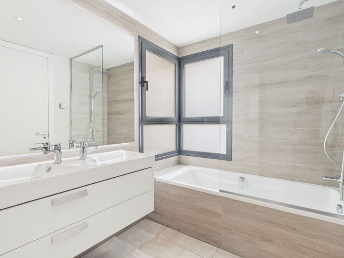 Image No.20-4 Bed Apartment for sale