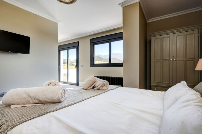 Image No.12-4 Bed House for sale