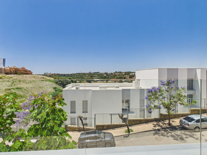 Image No.11-3 Bed House for sale