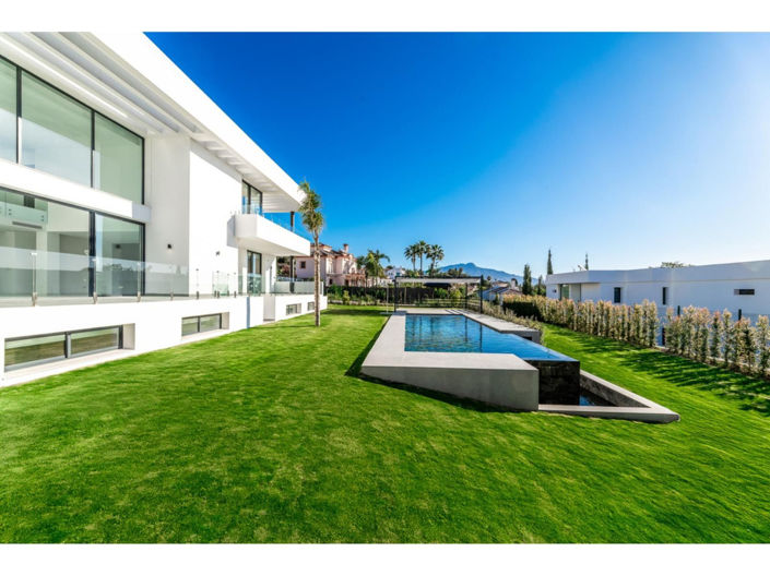 Image No.17-6 Bed House for sale
