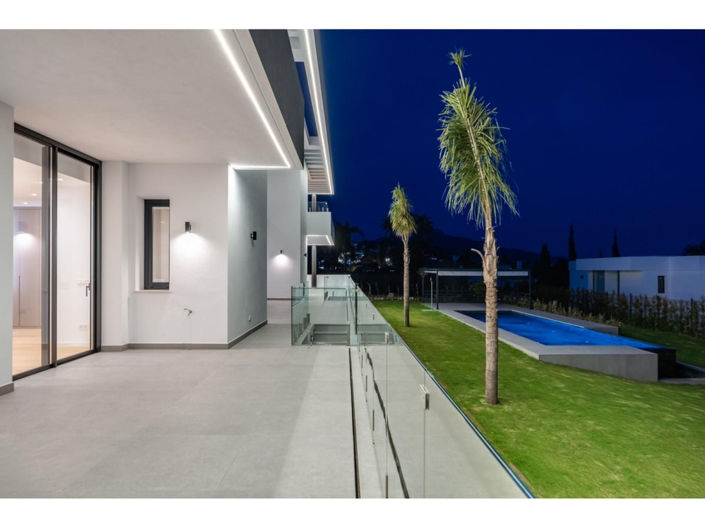 Image No.24-6 Bed House for sale