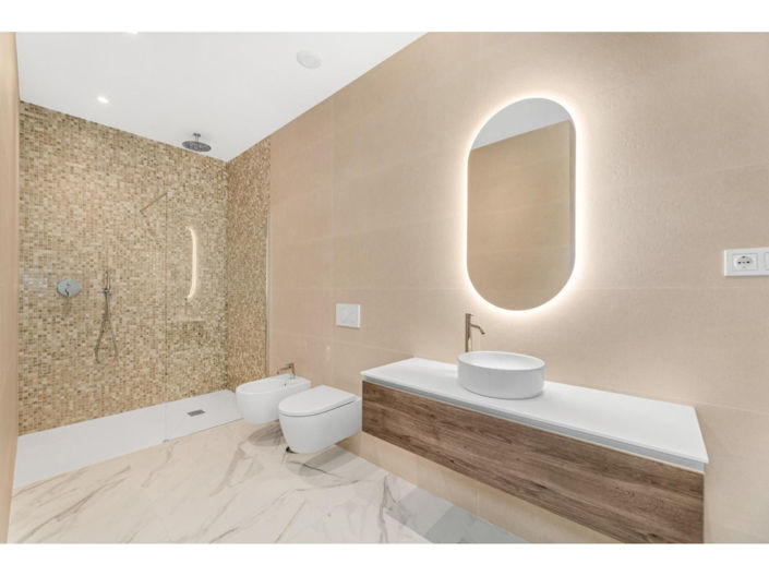 Image No.28-6 Bed House for sale