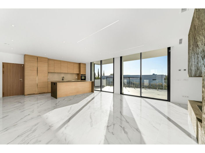 Image No.3-6 Bed House for sale
