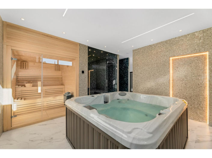 Image No.7-6 Bed House for sale