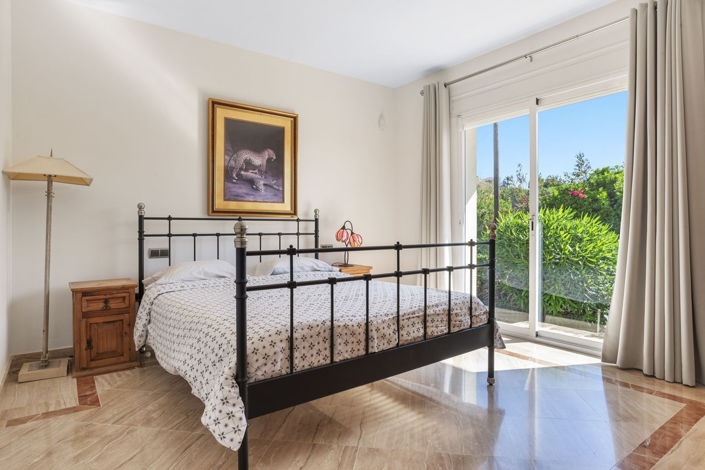 Image No.10-5 Bed House for sale