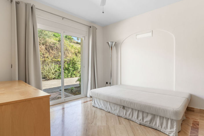 Image No.11-5 Bed House for sale