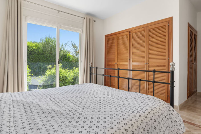 Image No.12-5 Bed House for sale