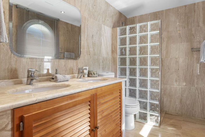 Image No.16-5 Bed House for sale