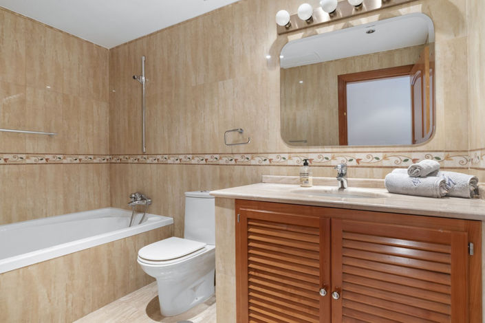 Image No.17-5 Bed House for sale