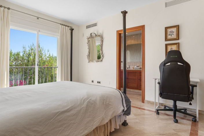 Image No.20-5 Bed House for sale