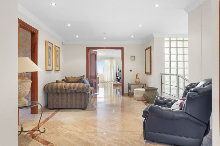 Image No.24-5 Bed House for sale