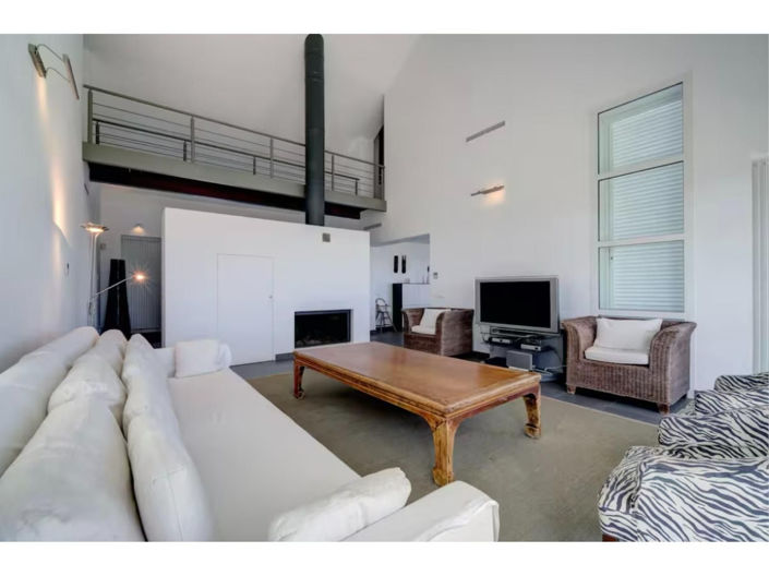 Image No.16-6 Bed House for sale