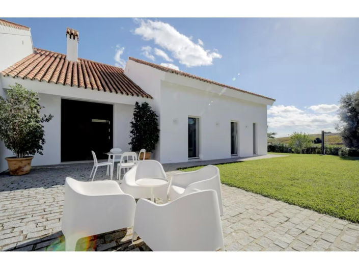 Image No.17-6 Bed House for sale