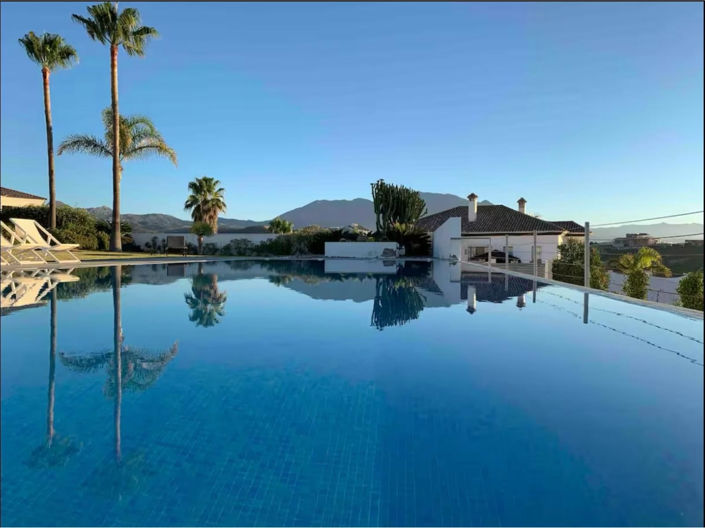 Image No.2-6 Bed House for sale