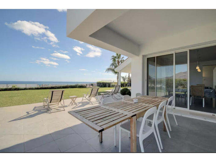 Image No.24-6 Bed House for sale