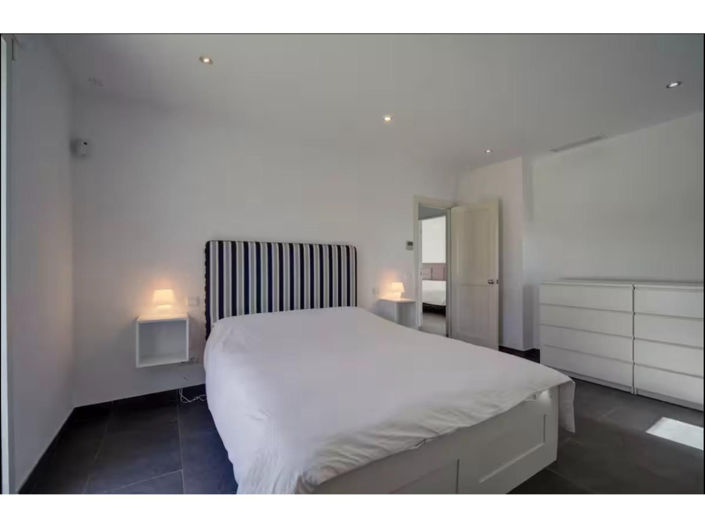 Image No.38-6 Bed House for sale