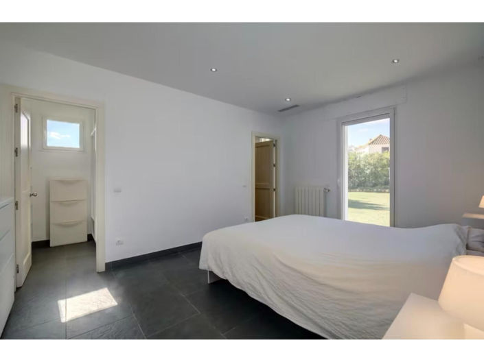 Image No.39-6 Bed House for sale