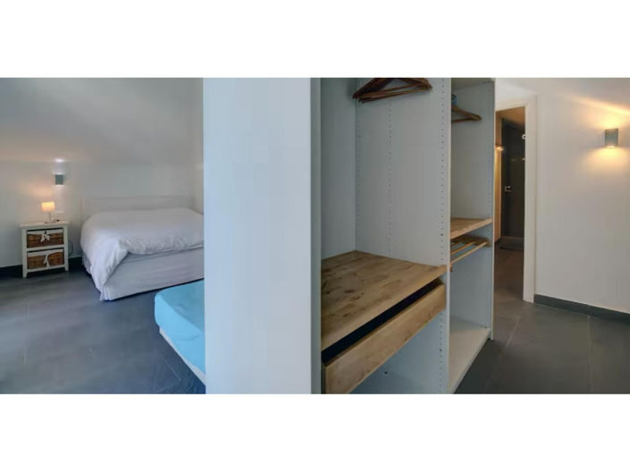 Image No.41-6 Bed House for sale