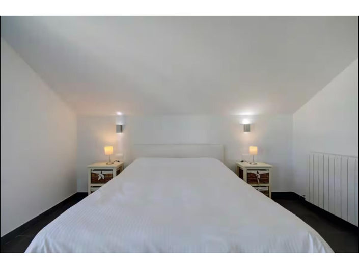 Image No.42-6 Bed House for sale