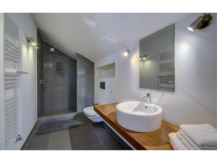 Image No.44-6 Bed House for sale