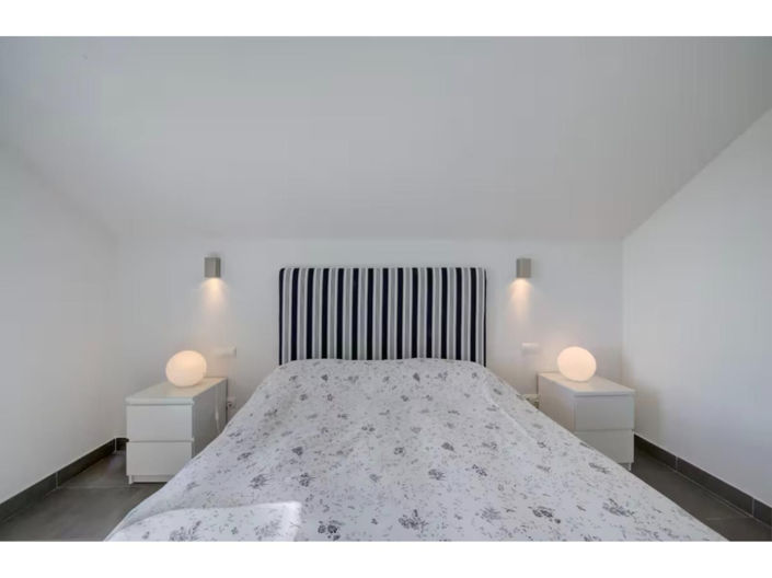 Image No.48-6 Bed House for sale