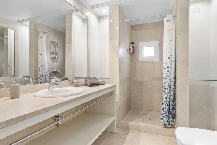 Image No.34-4 Bed House for sale