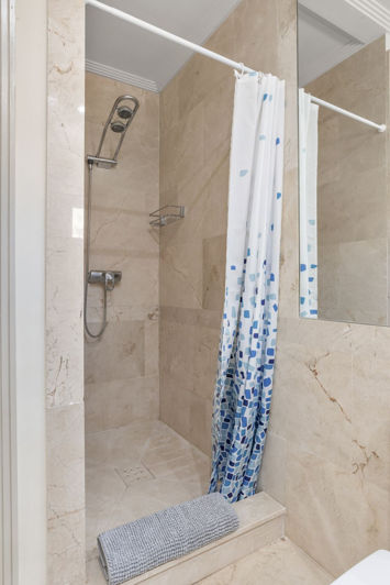 Image No.35-4 Bed House for sale