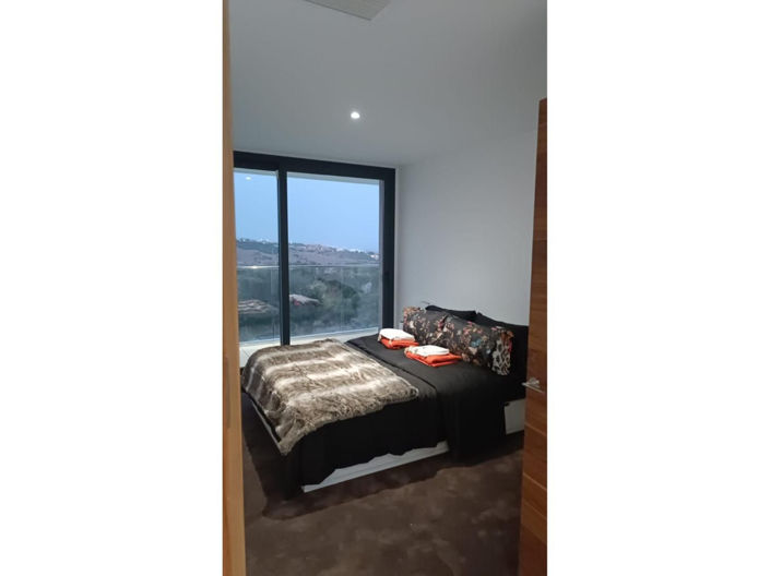 Image No.10-3 Bed House for sale