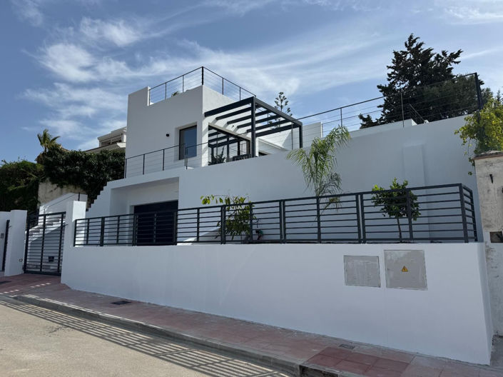 Image No.2-4 Bed House for sale
