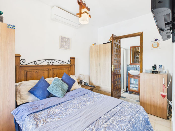 Image No.16-4 Bed House for sale