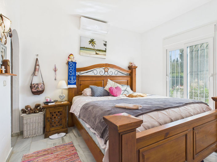 Image No.17-4 Bed House for sale