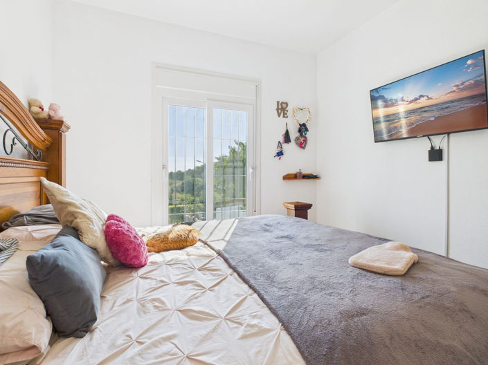 Image No.18-4 Bed House for sale
