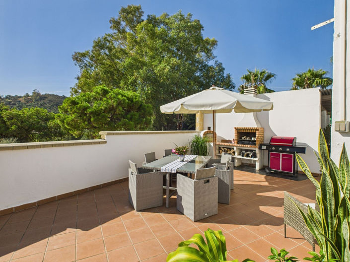Image No.2-4 Bed House for sale