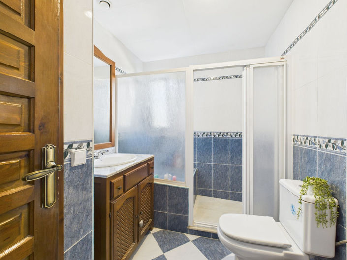 Image No.26-4 Bed House for sale