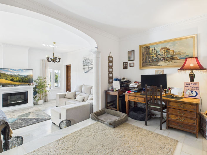 Image No.8-4 Bed House for sale