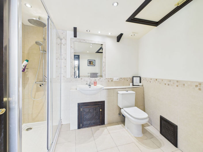 Image No.11-6 Bed House for sale