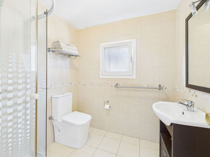 Image No.17-6 Bed House for sale