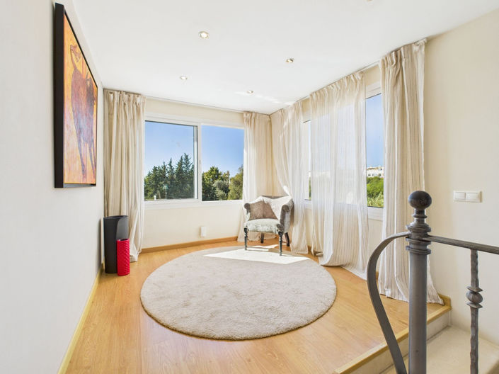 Image No.18-6 Bed House for sale