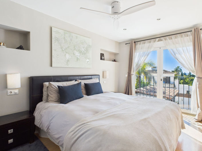 Image No.19-6 Bed House for sale