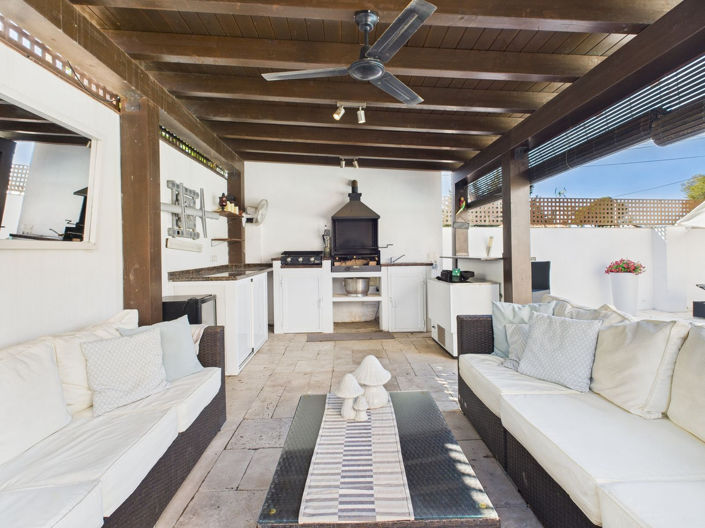 Image No.28-6 Bed House for sale