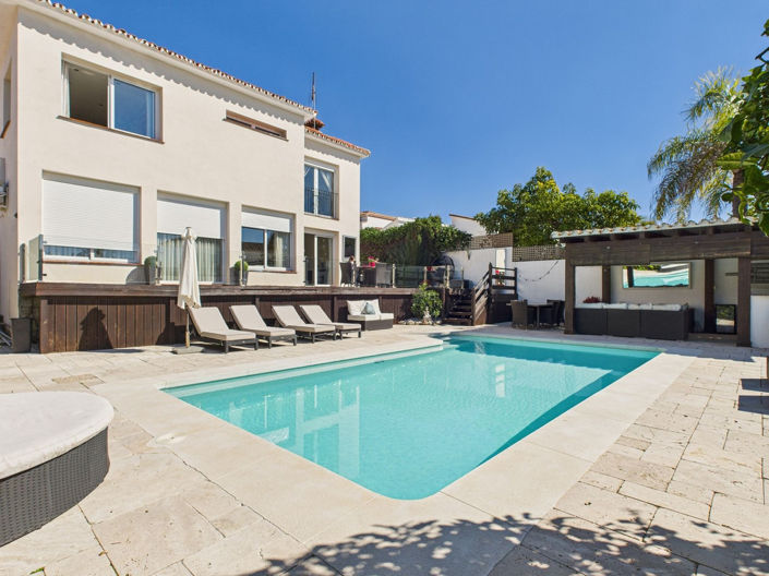 Image No.32-6 Bed House for sale