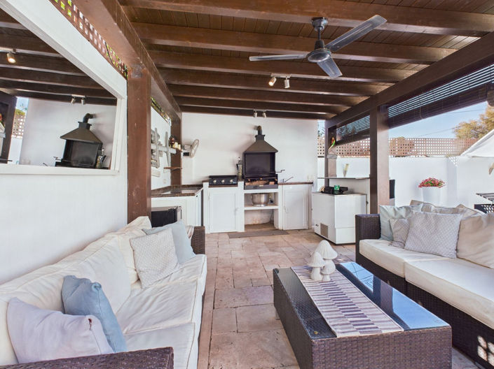 Image No.4-6 Bed House for sale