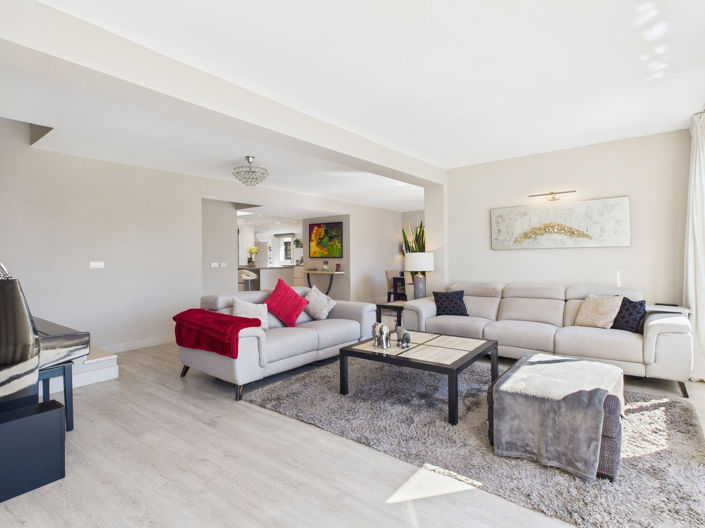 Image No.5-6 Bed House for sale