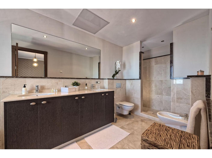 Image No.15-5 Bed House for sale