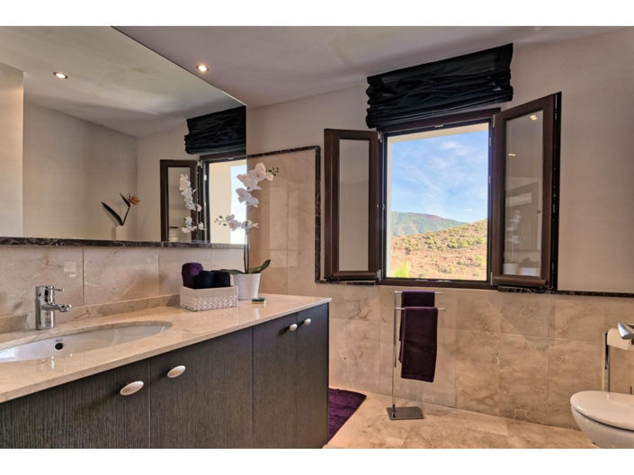 Image No.17-5 Bed House for sale